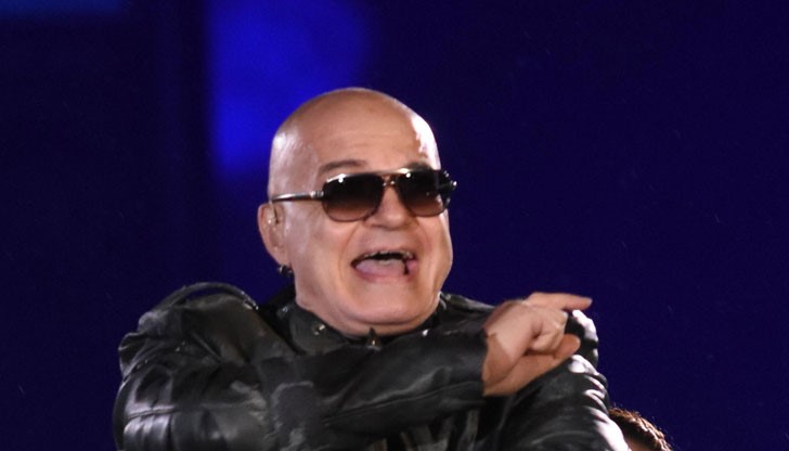 Слави заявил на адвоката си, че е гей! Слави заявил на адвоката си, че е гей!