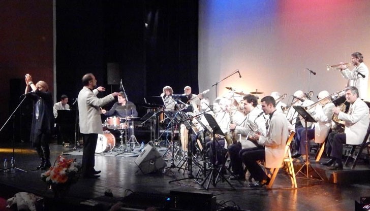 Концертът на Казасян бе част от Второто издание на Арт салон "Любов и вино" Концертът на Казасян бе част от Второто издание на Арт салон "Любов и вино"