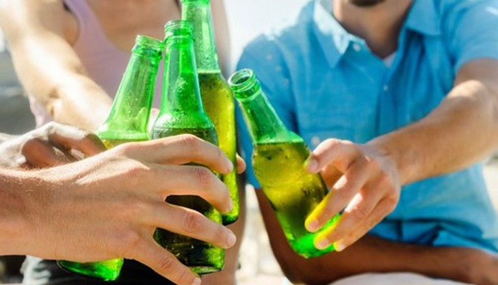 Изследването е проведено с помощта на доброволци, които са употребявали твърд алкохол или бира всеки ден