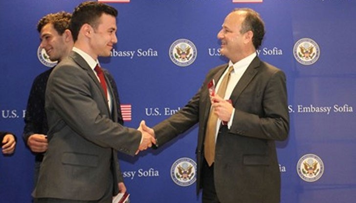 Генералната US консулка Кейт Макгиъри очаква тази година да бъдат одобрени около 6000 кандидати от България