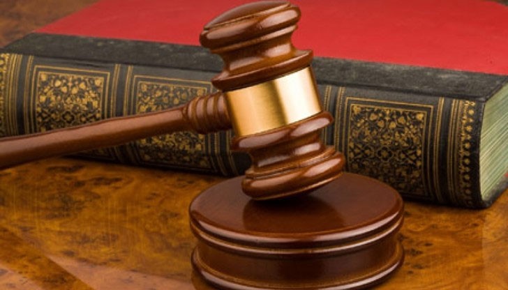 Рецидивист от Русе с 12 присъди ще  отговаря и за потрошения таксиметров автомобил