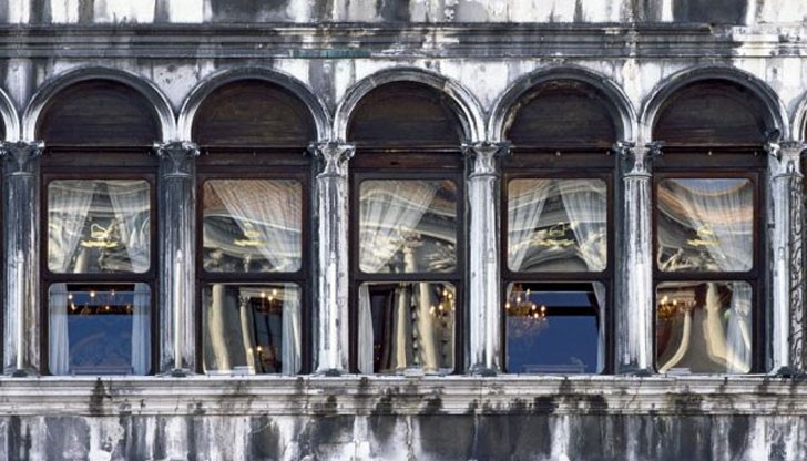 Изложбата ще продължи до 15 март 2016 година