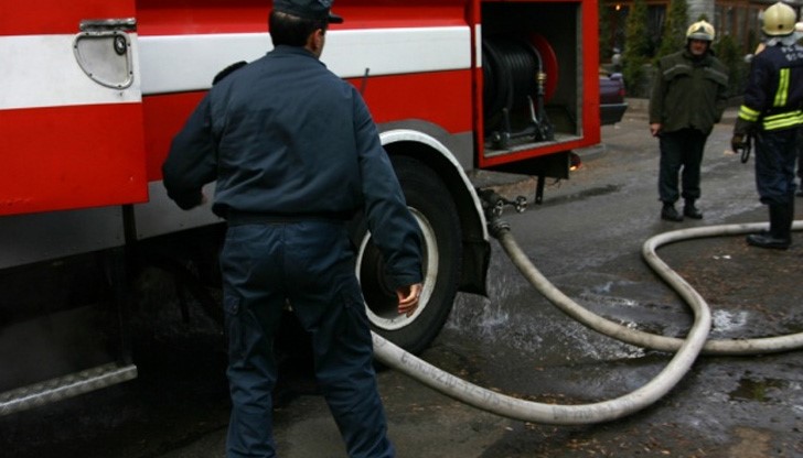 Две коли на пожарната са били изпратени по сигнала в квартал "Дружба-1" /снимката е илюстративна/