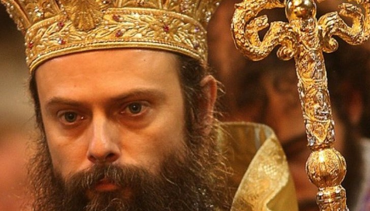 Дядо Николай лично раздаде на присъстващите осветени икони на Богородица Дядо Николай лично раздаде на присъстващите осветени икони на Богородица