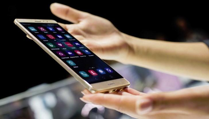 Апаратът има OLED екран с висока резолюция и ярки цветове Апаратът има OLED екран с висока резолюция и ярки цветове