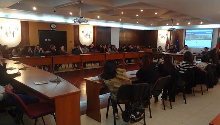 Беседата стартира с кратко мотивиращо встъпително слово от страна на заместник областния управител