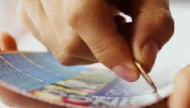 Тя била измамена с билет от държавната лотария Тя била измамена с билет от държавната лотария