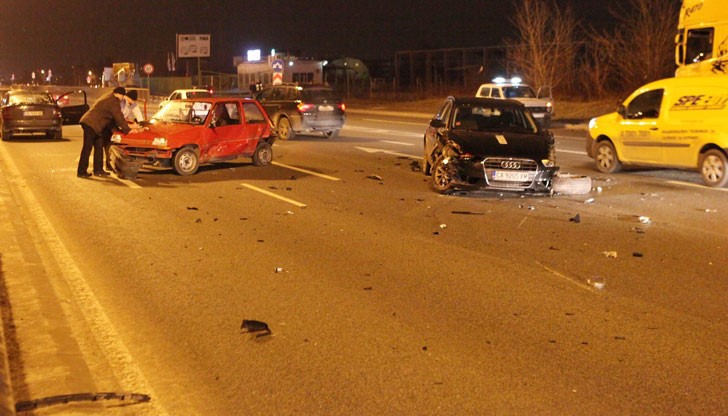 Верижна катастрофа с шест автомобила затвори Околовръстен път на София