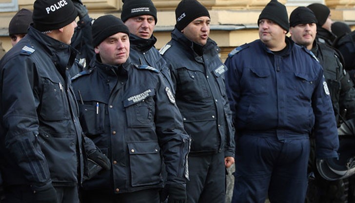 Тe трябва да могат да правят минимум 30 лицеви опори и да избягат 800 метра за 3.51 минути Тe трябва да могат да правят минимум 30 лицеви опори и да избягат 800 метра за 3.51 минути