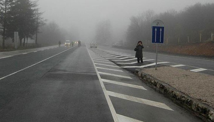 На места в страната има ограничена видимост поради мъгла