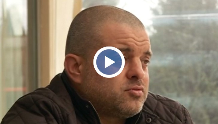 Не са хубави тези работи, те са свестни момчета, подсмърча един от колегите им