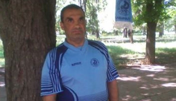 Един от най-колоритните фенове на "Дунав" Русе Валентин Колев - Гаргата бе погребан днес в Гробищен парк "Басарбово"