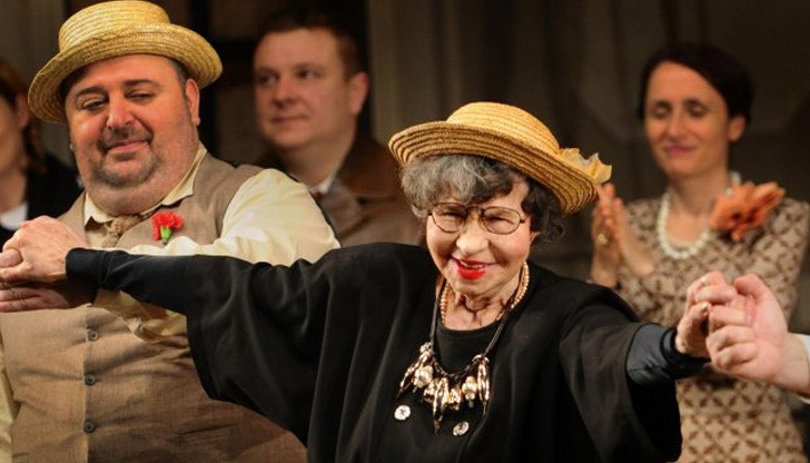 Танцува все едно не е на 94 години, коментираха зрители Танцува все едно не е на 94 години, коментираха зрители