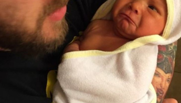 Снимката бързо събира над 1000 харесвания и множество коментари, но един от тях го разтревожва много