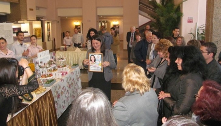 С тържествен концерт и изложба Професионалната гимназия по туризъм "Иван П. Павлов" отбеляза днес своя 65-и рожден ден