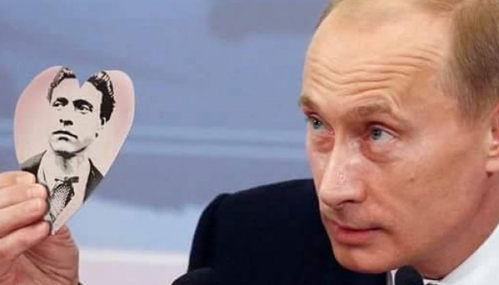 Путин държи снимка на Левски във формата на сърце...