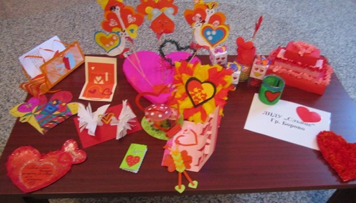"Валентинките" - картички и снимки, са от организиран конкурс на общинския младежки дом /снимкта е илюстративна/