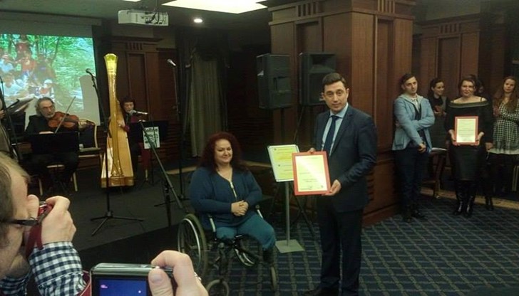 По повод благотворителната кампания „Скритото добро” управителят на „БДЖ – Пътнически превози” ЕООД получи почетен приз