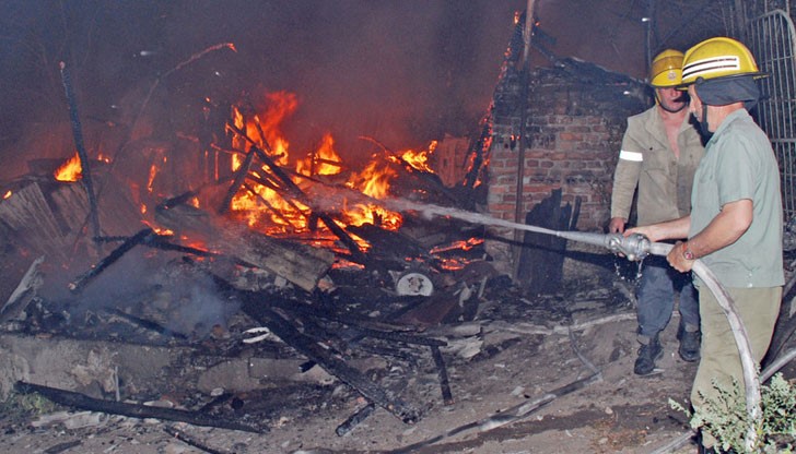 Причината за пожара е небрежност при боравене с открит огън Снимката е илюстративна Причината за пожара е небрежност при боравене с открит огън Снимката е илюстративна