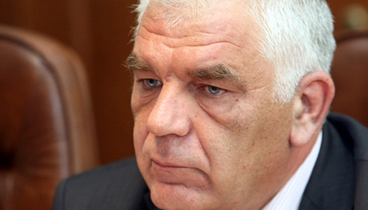 Професорът е един от най-близките приятели на покойния Танов и твърди, че той е бил здрав Професорът е един от най-близките приятели на покойния Танов и твърди, че той е бил здрав