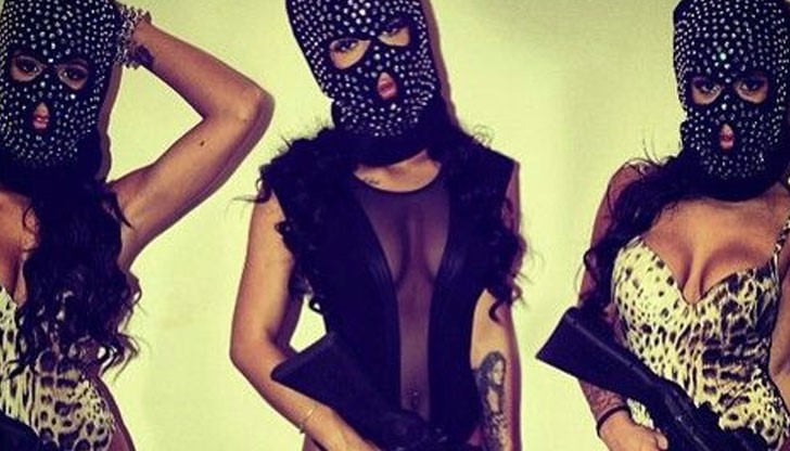 Три жени със звездни съдби, белязани от редица изпитания и една голяма любов