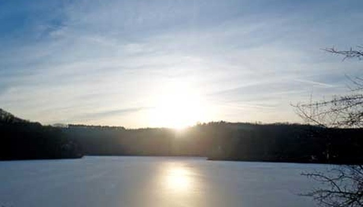 Ще духа умерен, по високите и открити части – силен вятър от север Ще духа умерен, по високите и открити части – силен вятър от север