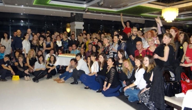 Ясен се нуждае от лечение на сарком на ръката в чужбина