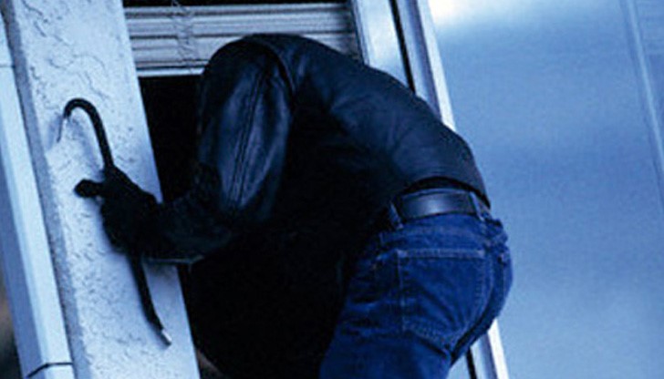 Оказало се при залавянето на крадците, че те отдавна са известни на полицаите Оказало се при залавянето на крадците, че те отдавна са известни на полицаите