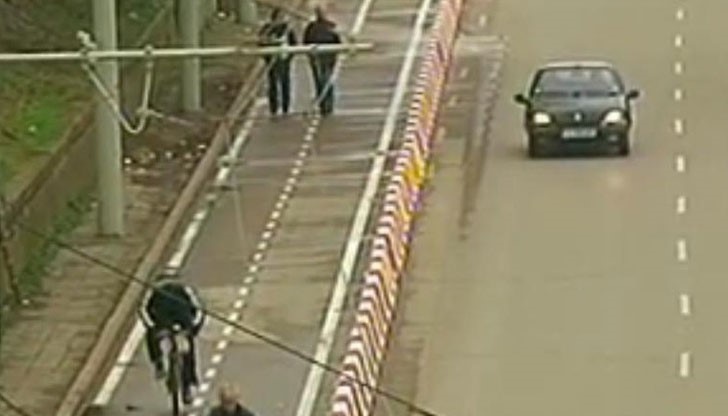 По булевард "Христо Ботев" поне пешеходците се възползват от новите велоалеи