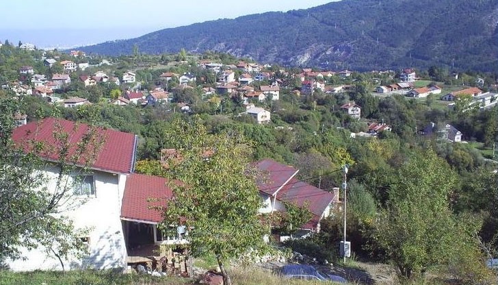 Местни жители намерили около 60 годишен мъж, починал в странна поза - свит на кълбо