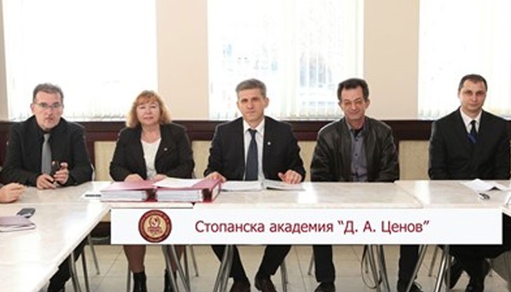 Членовете на Съвета гласуваха почти единодушно редуциране на възнагражденията по предложение на новия ректор доц.Иван Марчевски Членовете на Съвета гласуваха почти единодушно редуциране на възнагражденията по предложение на новия ректор доц.Иван Марчевски