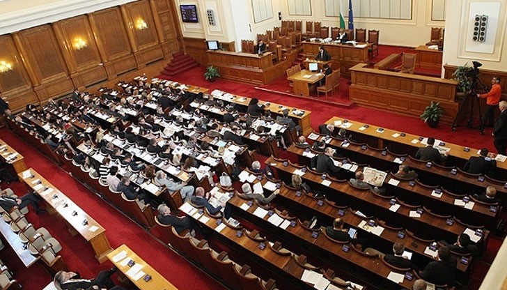 Депутатите гласуват днес първия вот на недоверие към правителството Депутатите гласуват днес първия вот на недоверие към правителството