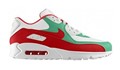 "Найк" пусна обувки в бяло, зелено и червено