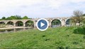 Мостът на Кольо Фичето край Бяла се руши