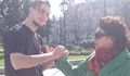 Младежи от Русе раздадоха стотици патриотични мартенички
