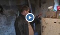 Момче с увреждания работи, за да издържа болните си родители