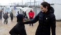 Анджелина Джоли нагази в калта заради бежанци