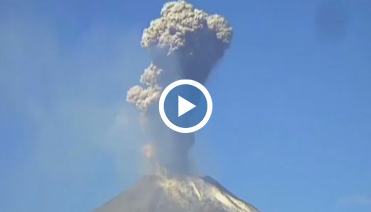От кратера на вулкана е изхвърлен стълб от пепел на височина от 2000 метра