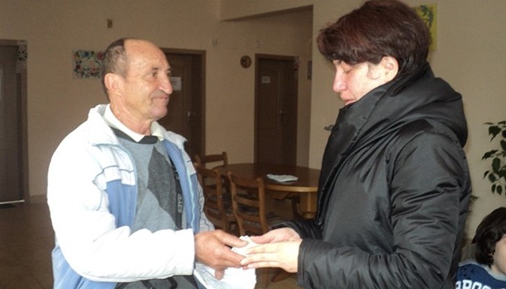 Пенсионерът, продал магарето си: Дадох дарените ми 3910 лв. на малкия Деян