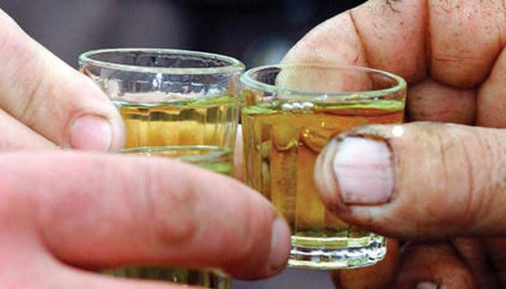 Всяко домакинство да може да произвежда в домашни условия до 30 литра ракия годишно без да плаща акциз Всяко домакинство да може да произвежда в домашни условия до 30 литра ракия годишно без да плаща акциз