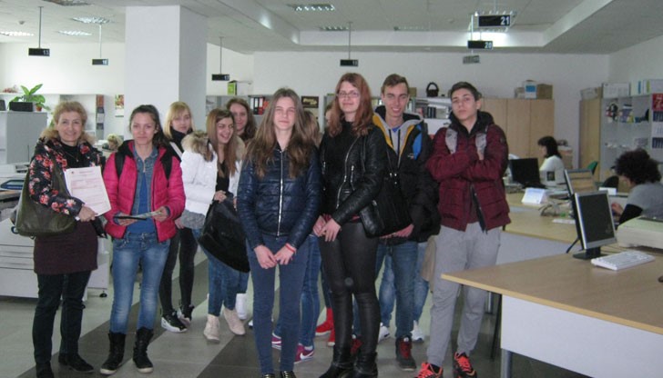 Учениците се запознаха с данъчните и осигурителните декларации