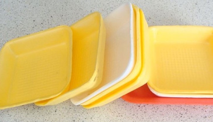 Никога не слагайте опаковка от стиропор в микровълнова фурна Никога не слагайте опаковка от стиропор в микровълнова фурна