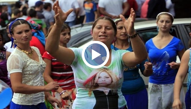 Български ромки ще могат да учат в престижни индийски университети