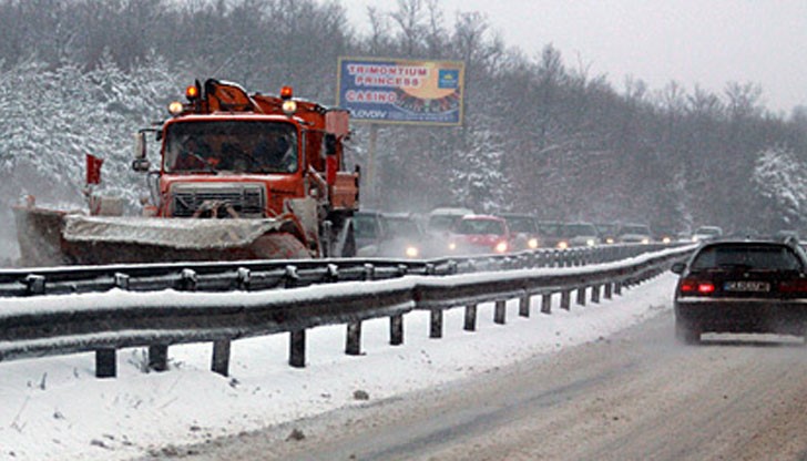 Ограниченията въведени за товарни автомобили по пътя Батак-Доспат, заради снеговалеж остават в сила