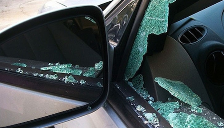 На място е извършен оглед от дежурна група на полицията и по случая е заведено дознание На място е извършен оглед от дежурна група на полицията и по случая е заведено дознание