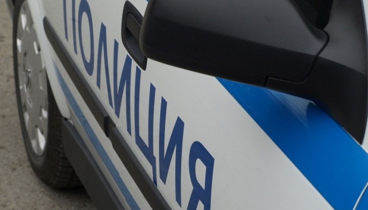 Двамата полицаи, задържани вчера, изнудвали студент да продава наркотици