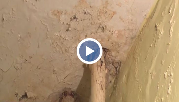 Вече 10 години русенка търпи щети в банята си, заради течове от горния етаж