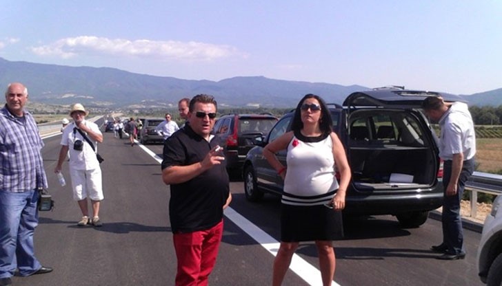 В групата фирми на "Агромах" работят около 3500 души. Фирмата е сред най-силните у нас В групата фирми на "Агромах" работят около 3500 души. Фирмата е сред най-силните у нас