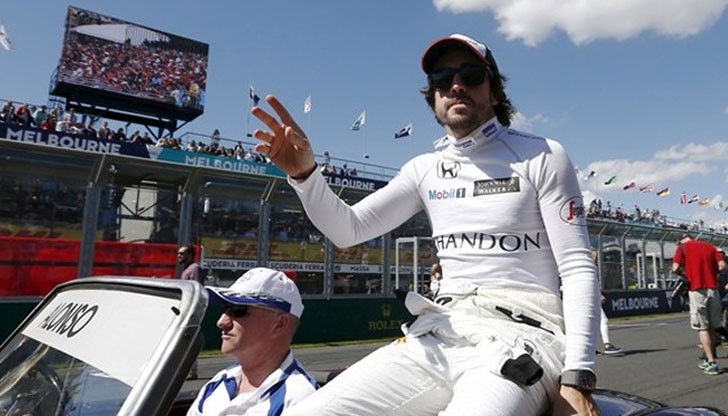 Фернандо Алонсо излезе невредим от напълно потрошения си болид Фернандо Алонсо излезе невредим от напълно потрошения си болид