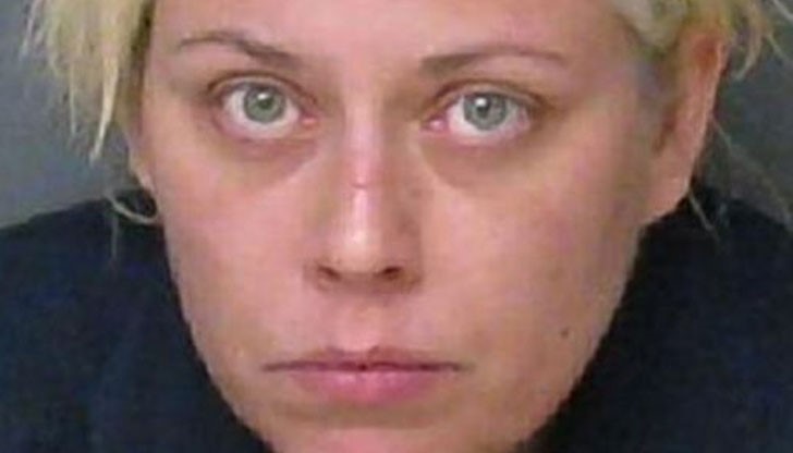 Когато полицията пристигнала в дома й, те намерили тялото на съпруга й...